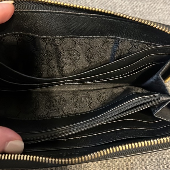 MICHAEL Michael Kors Jet Set East West Top Zip Tote and wallet Combo - Picture 3 of 9